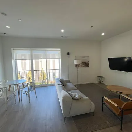 Elegant 4 Bedroom Luxury Oasis In Chicago'S Thriving Downtown